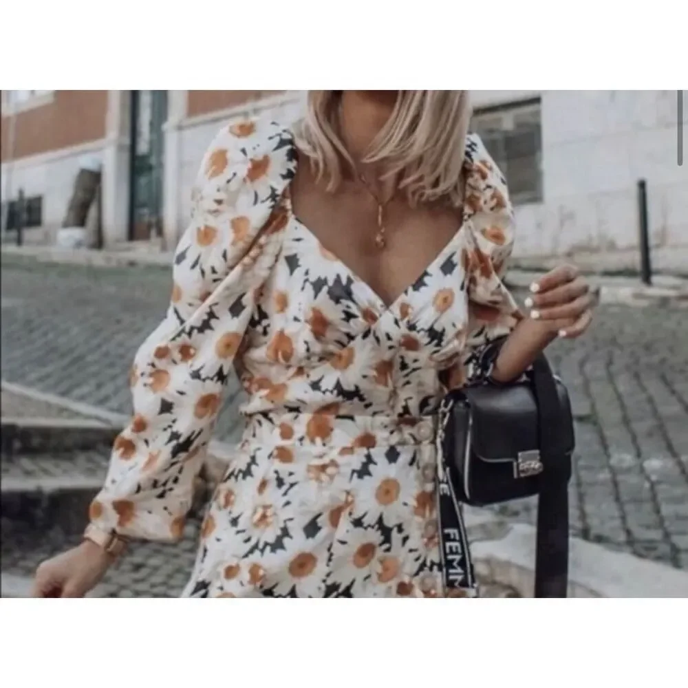 Zara Daisy Pattern Peasant Blouse Floral V Neck Puff‎ Sleeves Size S